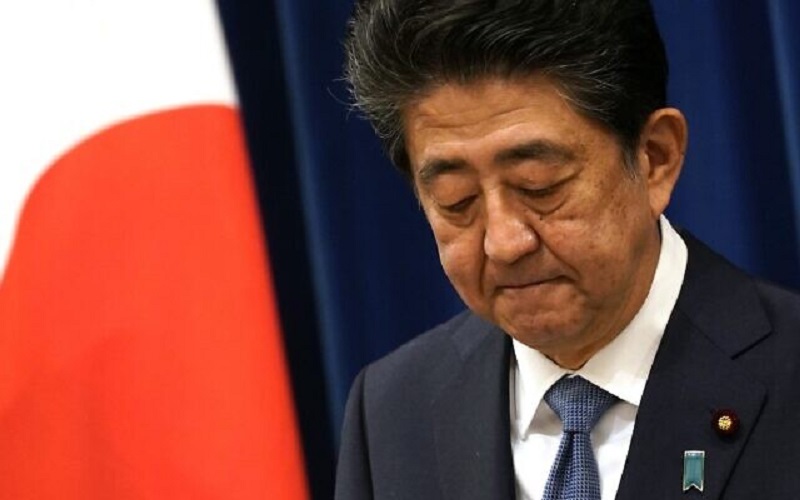 Thủ tướng Nhật Bản Shinzo Abe phát biểu tại buổi họp báo hôm 28/8 tại Tokyo. Ảnh: AFP 