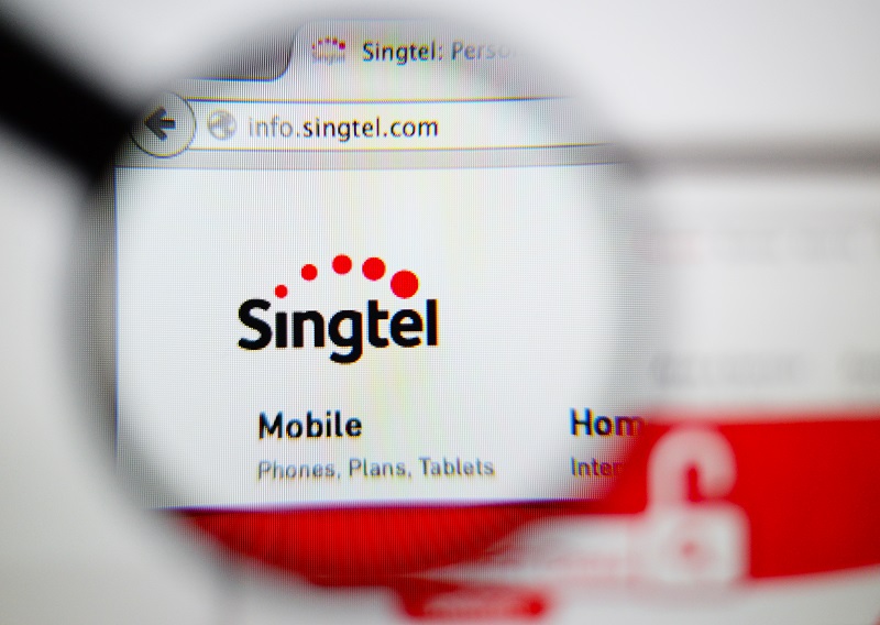 Cổ phiếu các ngân hàng lớn tại Singapore đồng loạt rớt điểm trong ngày giao dịch 7/12 sau thông tin chính quyền nước này cấp phép hoạt động ngân hàng số đầu tiên cho một số đơn vị, trong đó có liên doanh giữa SingTel và đối tác. Ảnh: Shutterstock