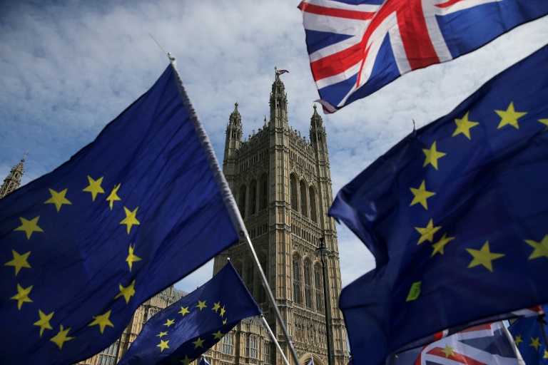 Đầu tuần này, các đại sứ của 27 quốc gia EU đã chính thức thông qua thỏa thuận thương mại Anh - EU hôm 30/12, trong khi thỏa thuận này cũng đã được đa số các nhà lập pháp Vương quốc Anh thông qua. Ảnh: AFP