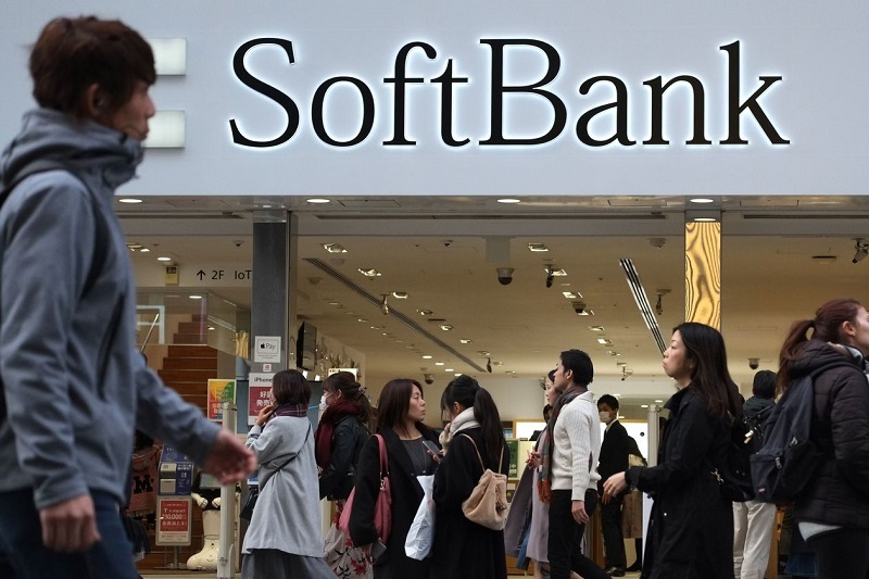Cổ phiếu của SoftBank Group giảm hơn 2% trong phiên giao dịch sáng 25/3. Ảnh: AFP