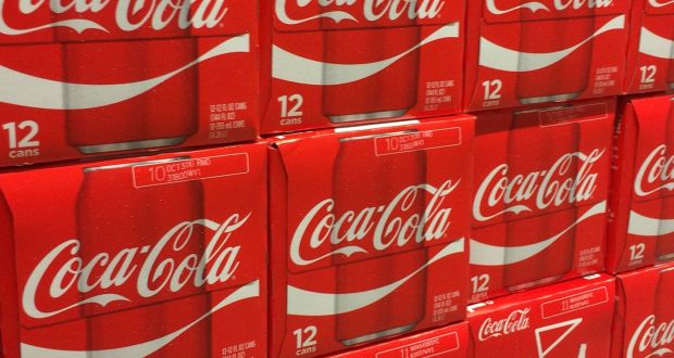 Kế hoạch tăng giá sẽ giúp lợi nhuận của Coca-Cola tăng đáng kể, nhưng hãng này sẽ phải đối mặt với việc mất đi lượng lớn người tiêu dùng đang ngày càng thắt chặt chi tiêu thời Covid-19. Ảnh: AFP