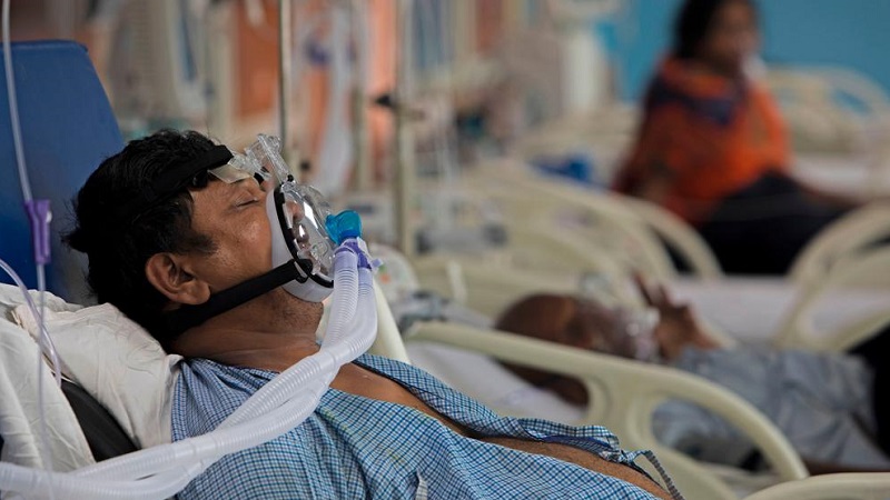 Số ca nhiễm Covid-19 mới tại Ấn Độ hôm 1/5 vượt mốc 400.000, sau 10 ngày liên tiếp đạt trên 300.000 ca nhiễm. Ảnh: AFP