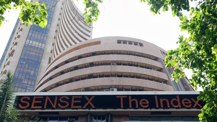 Chỉ số BSE Sensex của Ấn Độ đạt mốc kỷ lục 52.641,53 điểm trong ngày giao dịch 11/6. Ảnh: AFP