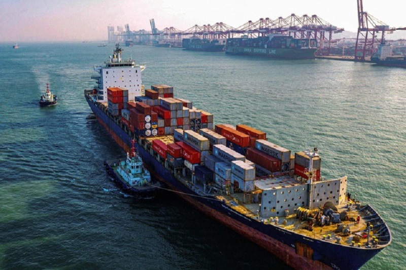 Các hãng tàu container lớn trên thế giới đang loay hoay điều tiết container rỗng nhằm đáp ứng nhu cầu vận tải bằng đường biển tăng cao. Ảnh: AFP