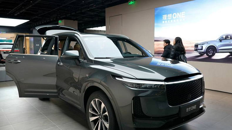 Mẫu SUV Li ONE của Li Auto trưng bày tại một showroom ở Bắc Kinh, Trung Quốc. Ảnh: Reuters