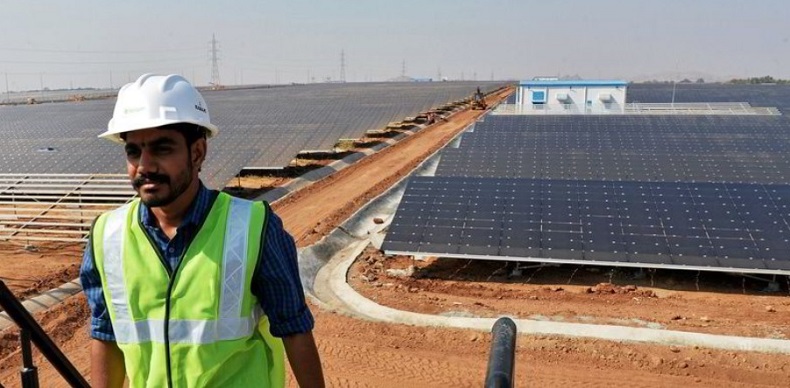 Công viên điện mặt trời 2.000 MW Shakti Sthala tại thị trấn Pavagada, bang Karnataka, Ấn Độ. Ảnh: AFP