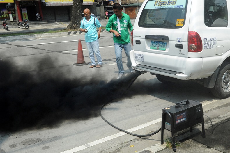 Phương tiện giao thông là nguyên nhân gây ra 85% lượng phát thải của mỗi thùng dầu, theo Tổ chức nghiên cứu tác động của biến đổi khí hậu Carbon Tracker. Ảnh: AFP