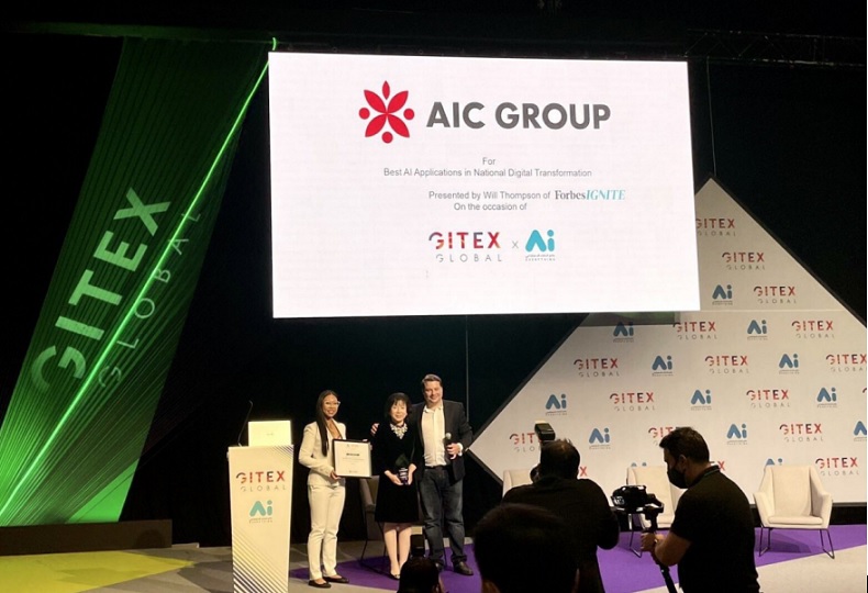Chủ tịch AIC Group Nguyễn Thị Thanh Nhàn nhận giải thưởng tại GITEX Global 2021.