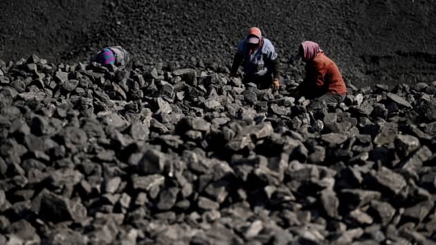 Trung Quốc nhập khẩu 26,9 triệu tấn than trong tháng 10, tăng gần gấp đôi so với cùng kỳ năm ngoái. Ảnh: AFP