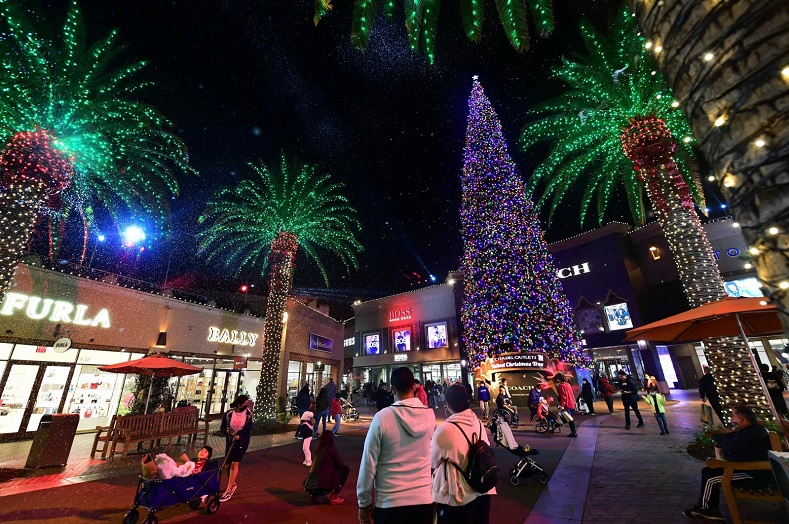 Trung tâm mua sắm Citadel Oulets, bang California trước thềm giáng sinh năm 2022. Ảnh: AFP
