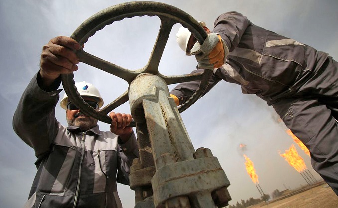 Giá dầu thô Brent hôm 3/3 tiếp tục tăng và lần đầu tiên kể từ đầu năm 2013 chạm mốc 118 USD/thùng. Ảnh: AFP