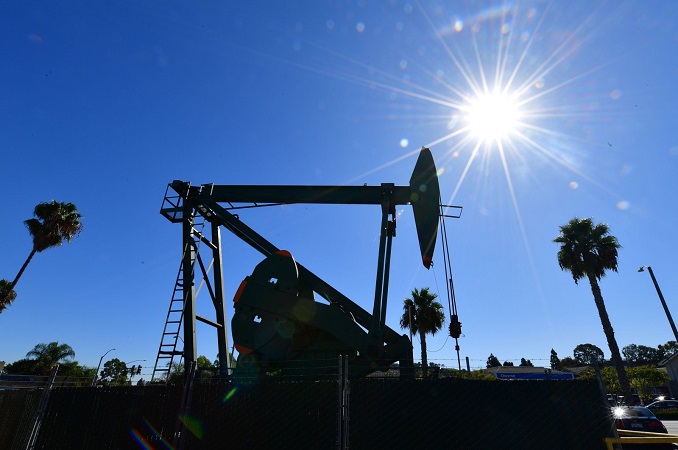 Một giếng dầu của Công ty năng lượng Signal Hill Petroleum tại bang California, Mỹ. Ảnh: AFP