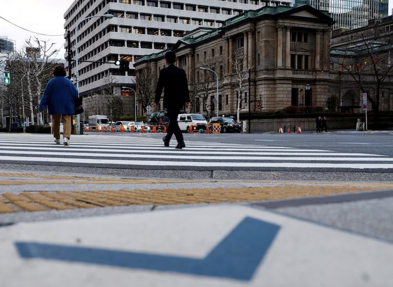 Bên ngoài trụ sở ngân hàng Trung ương Nhật Bản tại thủ đô Tokyo. Ảnh: Reuters