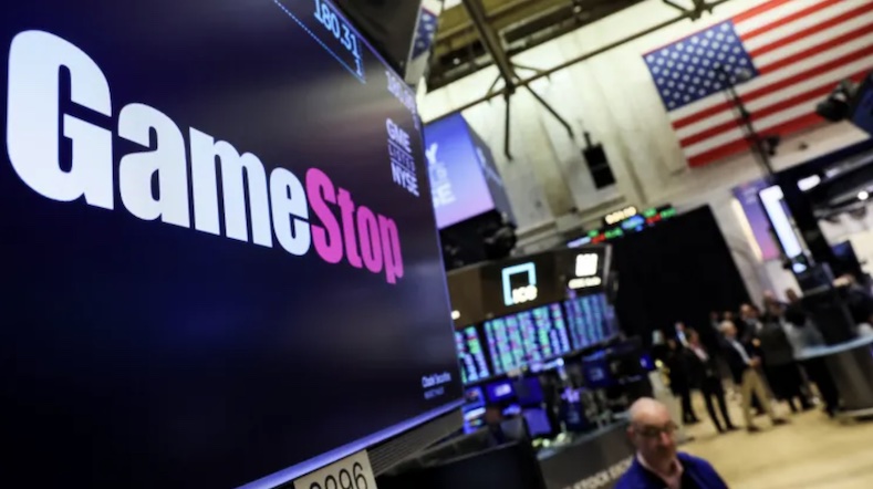 Logo và thông tin giao dịch cổ phiếu GameStop trên sàn chứng khoán New York. Ảnh: Reuters