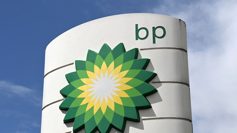 Logo của tập đoàn BP tại London ngày 12/5/2021. Ảnh: AFP