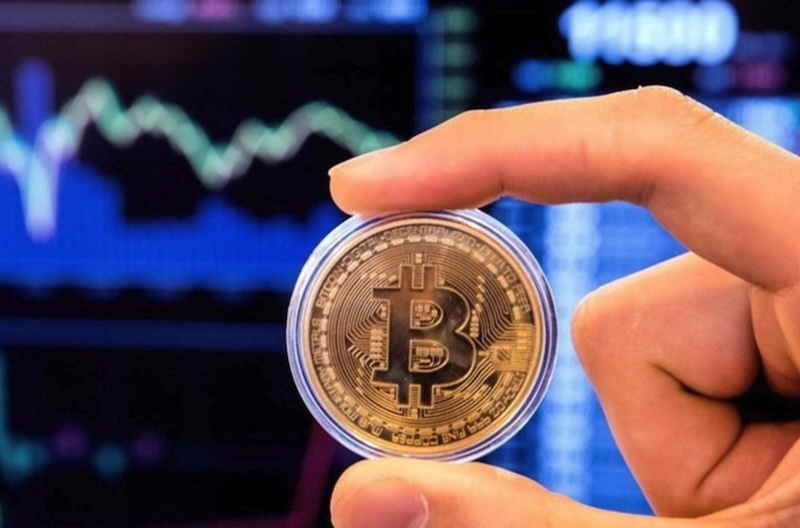 Giá bitcoin đã tăng dựng đứng và vượt mức 93.000 USD. Ảnh: AFP