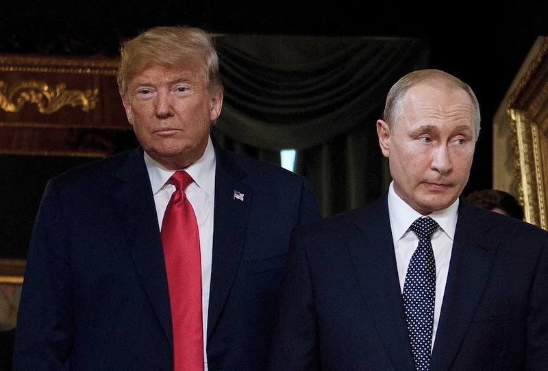 Tổng thống Mỹ Donald Trump và Tổng thống Nga Vladimir Putin đến dự một cuộc họp tại Helsinki, Phần Lan vào ngày 16/7/2018. Ảnh tư liệu: AFP