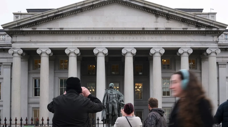Bên ngoài tòa nhà Bộ tài chính Mỹ tại Washington, D.C. Ảnh: AFP