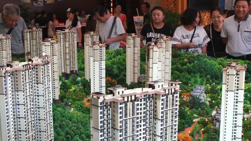  Người mua nhà tham gia sự kiện giới thiệu nhà ở tại thành phố Nghi Xương, tỉnh Hồ Bắc, Trung Quốc. Ảnh: AFP