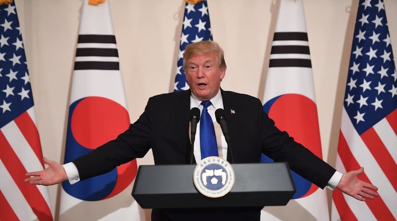 Tổng thống Donald Trump cho biết Hàn Quốc, theo thỏa thuận vừa đạt được, sẽ dành cho Mỹ khoản đầu tư 350 tỷ USD do Washington sở hữu và kiểm soát. Ảnh tư liệu: AFP