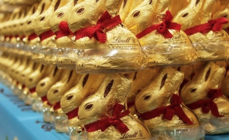 Sản phẩm thỏ phục sinh bằng chocolate của hãng bánh kẹo Thụy Sỹ Lindt & Sprüngli. Ảnh: AFP