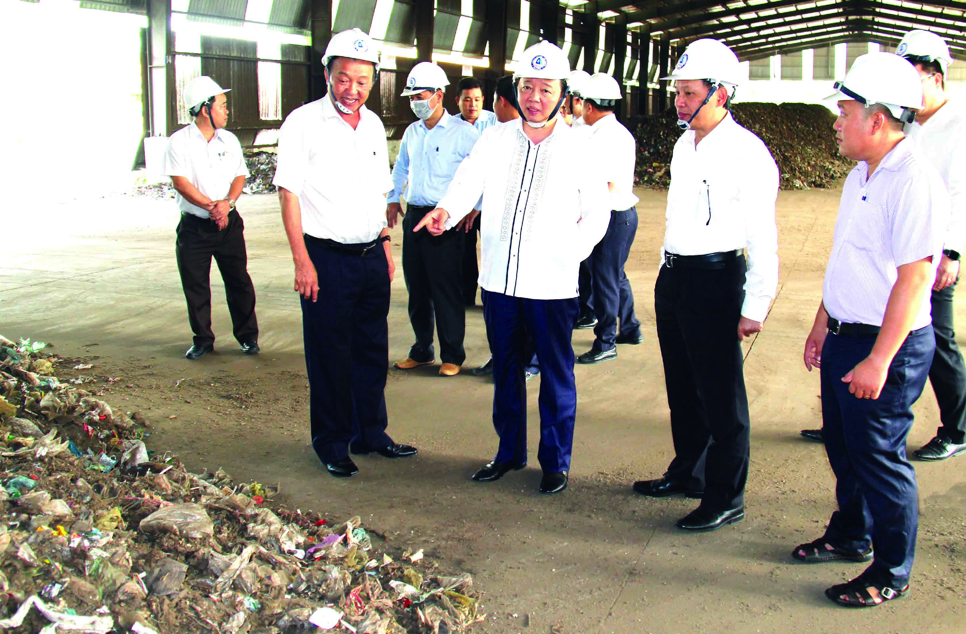 Bộ trưởng Bộ Tài nguyên và Môi trường Trần Hồng Hà thăm Dự án của Biwase (ảnh tư liệu).
