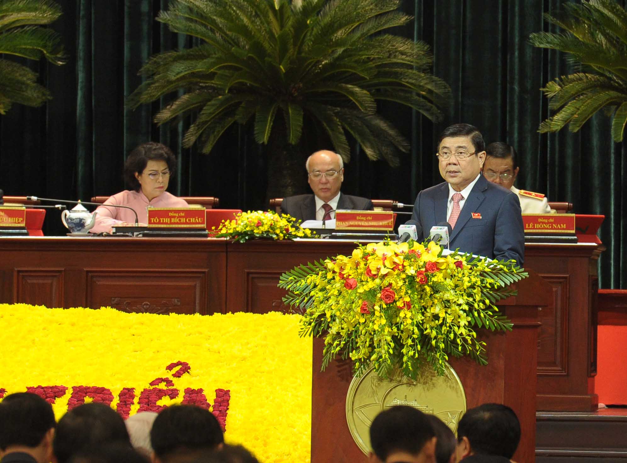 Ông Nguyễn Thành Phong trình bày báo cáo tại Đại hội.