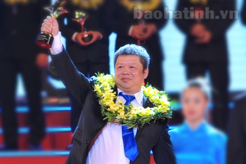Phạm Hoành Sơn là một trong 100 doanh nhân trẻ Việt Nam tiêu biểu năm 2014 được nhận Giải thưởng Sao Đỏ 