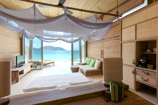 Smart Travel Asia – một tạp chí du lịch trực tuyến vừa bình chọn The Nam Hải là “Khách sạn và khu nghỉ dưỡng số 1 tại Châu Á ” năm 2011