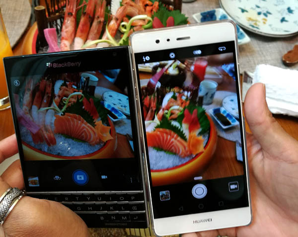 Màu của 2 chiếc smartphone trong chế độ chụp thức ăn.