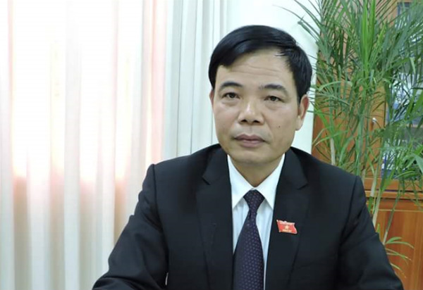 Bộ trưởng Nguyễn Xuân Cường trao đổi với báo chí bên lề QH (Ảnh: V.Hải - Lao Động)