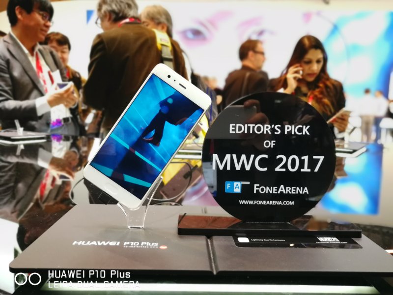 FoneArena đã bình chọn Huawei P10 với giải thưởng “Editor’s Pick of MWC 2017”. Sự lựa chọn hoàn hảo của thiết bị với những màu sắc thời thượng và đặc biệt là camera kép. FoneAreana có 7.9 triệu độc giả một tháng.
