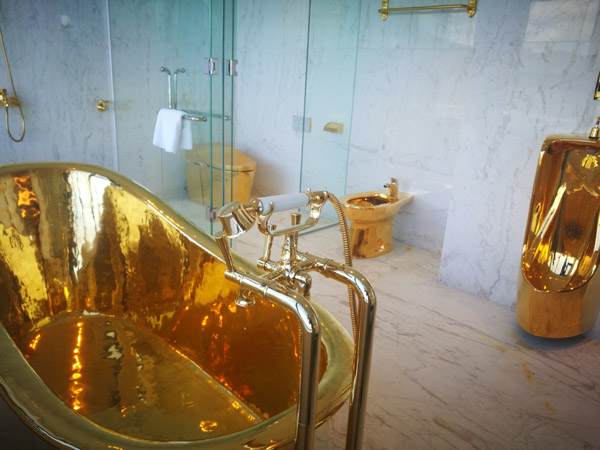 Phòng Tổng thống được mạ vàng toàn bộ các thiết bị vệ sinh.