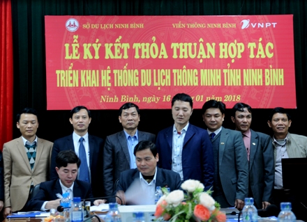Ký kết thoả thuận hợp tác triển khai hệ thống du lịch thông minh tỉnh Ninh Bình