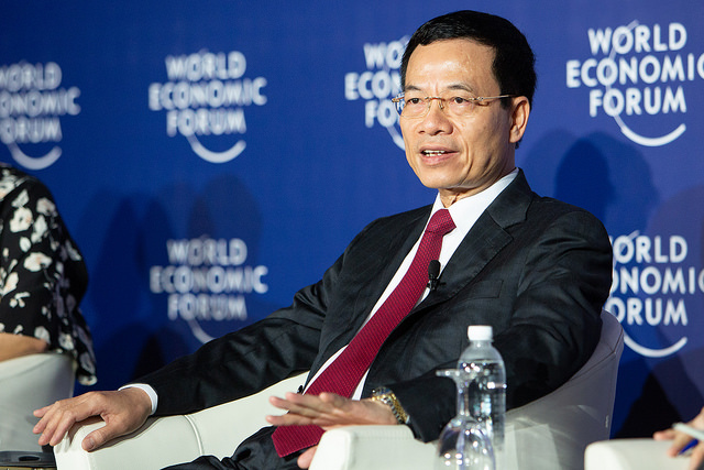 Quyền Bộ trưởng Thông tin và Truyền thông – Nguyễn Mạnh Hùng tại Diễn đàn kinh tế Thế giới về ASEAN. Ảnh