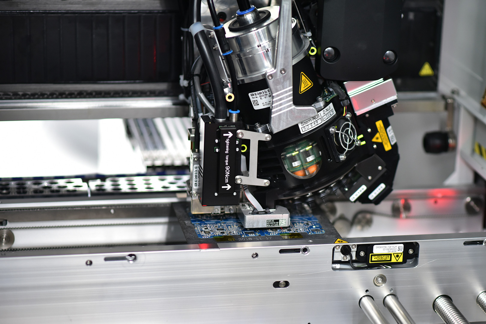 Máy gắn chip thế hệ mới nhất của ASM Siplace-TX2i là thương hiệu số 1 thế giới xuất xứ từ Đức.