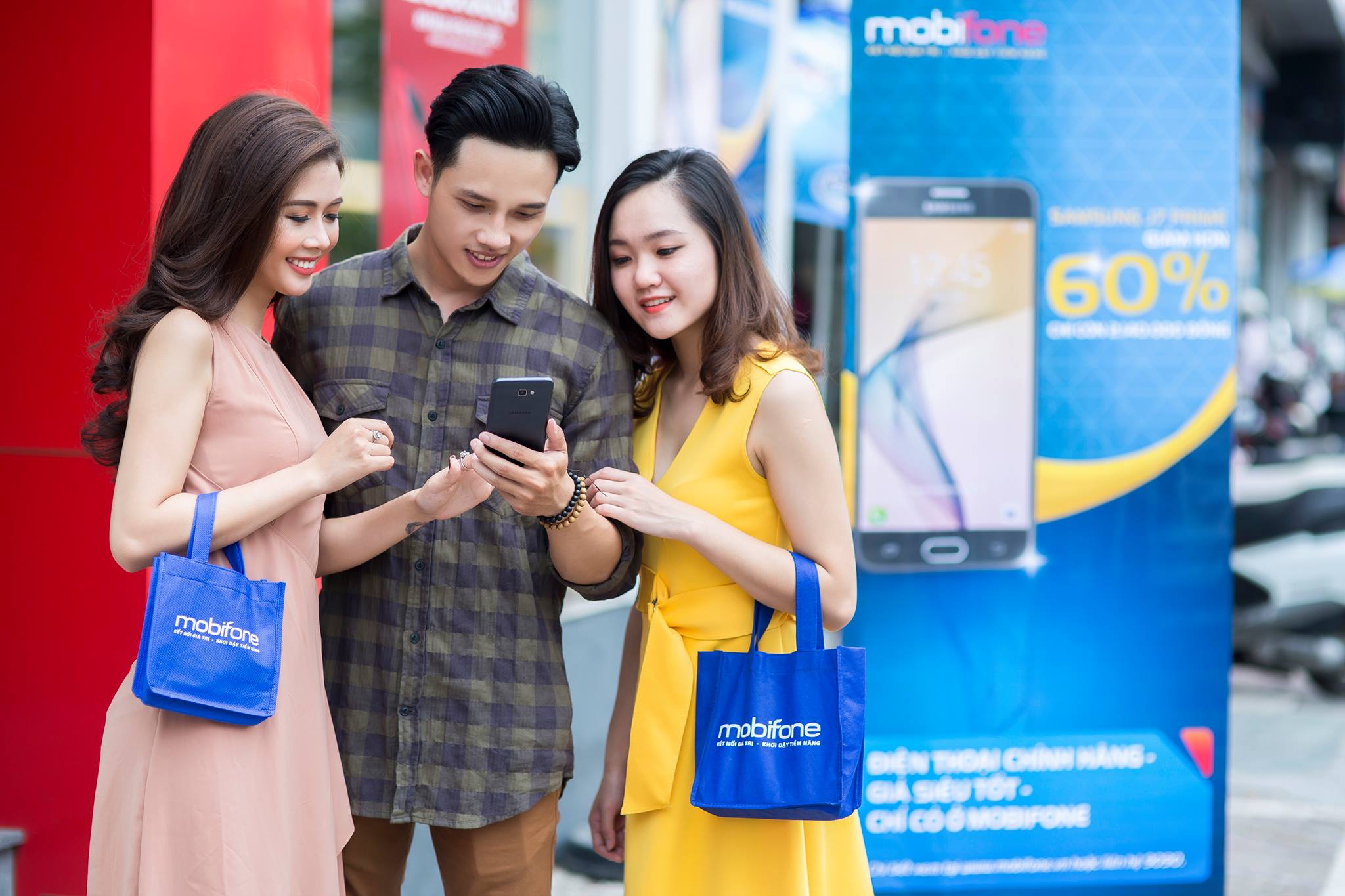Chương trình bán Samsung Galaxy J7 Prime trợ giá của MobiFone gây tiếng vang trên thị trường.