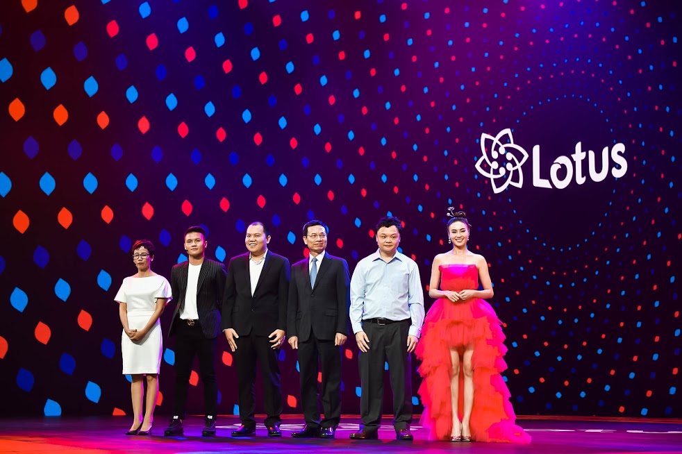 Lễ ra mắt Lotus có sự tham dự của Bộ trưởng Bộ Thông tin và Truyền thông Nguyễn Mạnh Hùng.