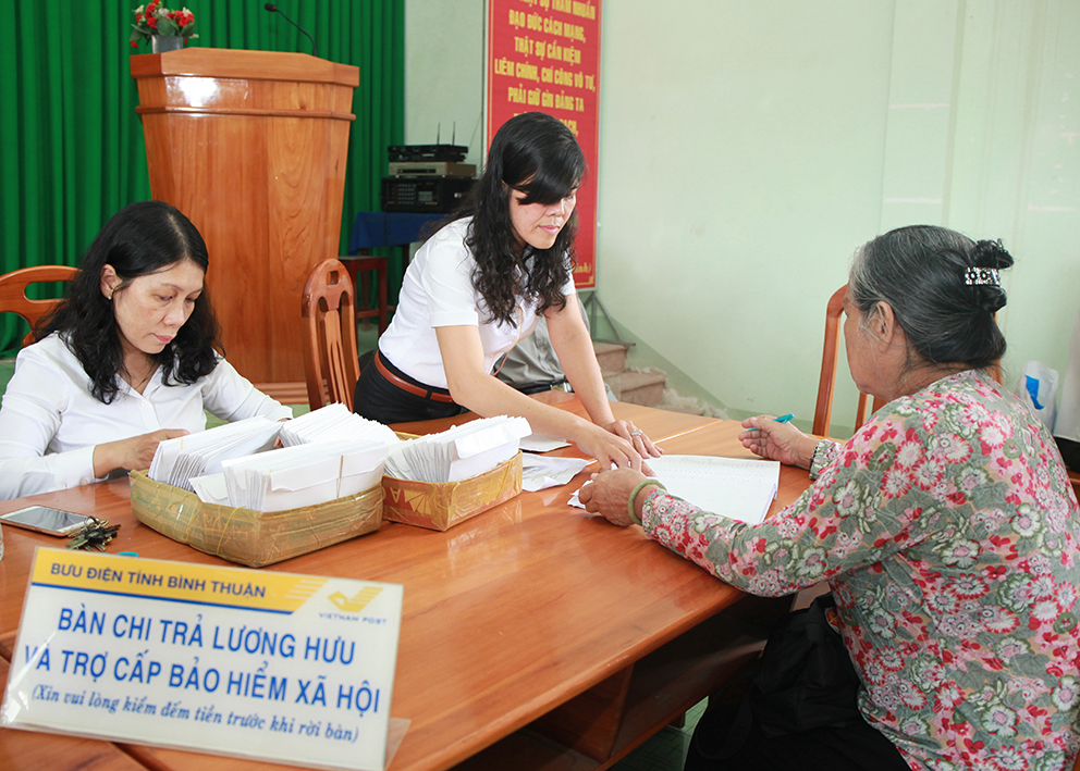 Bưu điện Việt Nam chi trả lương hưu và trợ câp BHXH tại Bình Thuận.