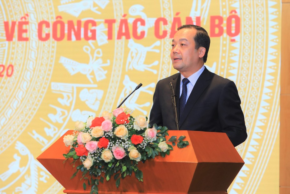 Tân Bí thư Đảng ủy - Chủ tịch Tập đoàn VNPT Phạm Đức Long phát biểu tại buổi lễ.