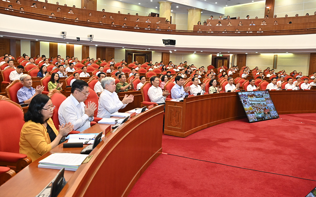 Các đồng chí lãnh đạo Đảng, Nhà nước và các đại biểu dự Hội nghị.  Ảnh: Báo Nhân Dân