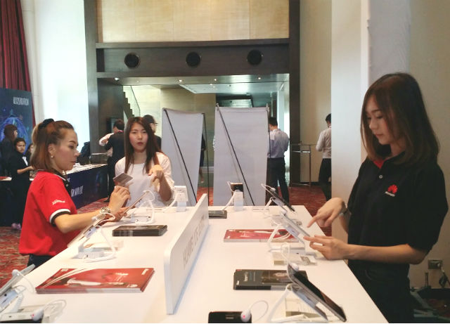 Thiết bị Smartphone 4G của Huawei giới thiệu tại Hội nghị