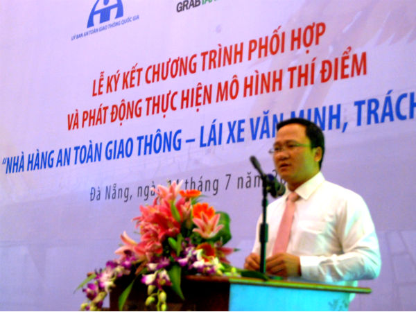 Ông Khuất Việt Hùng, Phó chủ tịch Uỷ ban ATGT Quốc gia phát biểu tại lễ ký kết