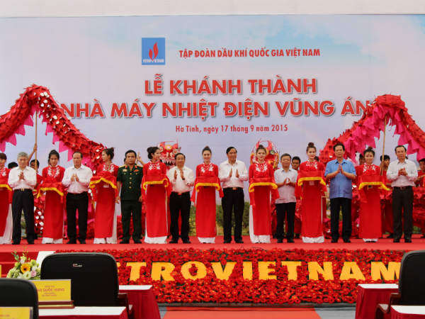 Thủ Tướng Nguyễn Tấn Dũng tham dự lễ cắt băng khánh thành nhà máy Nhiệt điện Vũng Áng 1