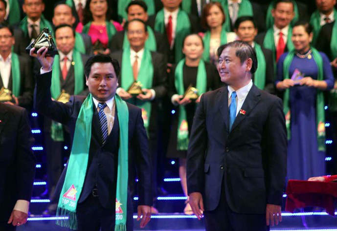 Công ty CP Nông nghiệp Hùng Hậu đã vinh dự nhận giải thưởng Sao Vàng Đất Việt và nằm trong TOP200 Thương hiệu tiêu biểu Việt Nam