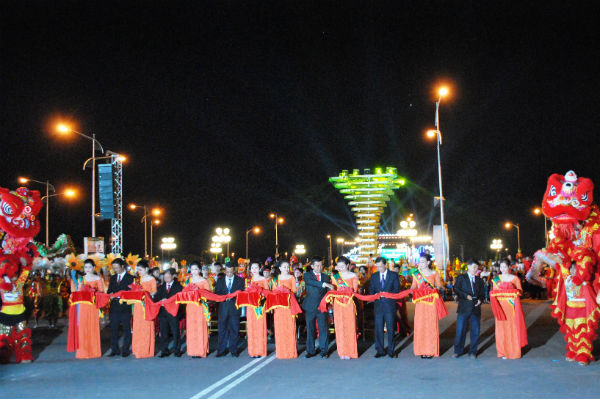 Lễ cắt băng Khánh thành Quảng trường Khu đô thị Phú Cường với công viên nhạc nước đầu tiên ở Kiên Giang