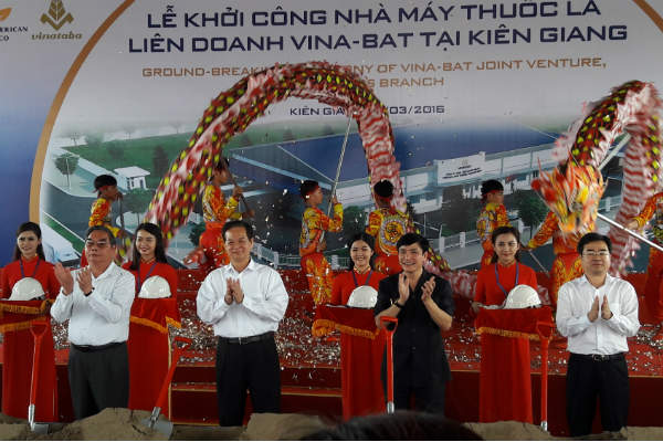 Thủ tướng Nguyễn Tấn Dũng dự lễ khởi công Nhà mát thuốc là Liên doanh Vina-BAT tại Kiên Giang