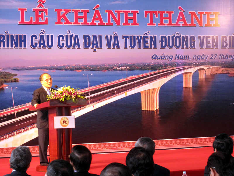 Chủ tịch Quốc hội Nguyễn Sinh Hùng phát biểu tại lễ Khánh thành cầu Cửa Đại ngày 27/3