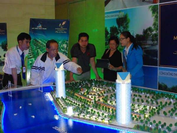 Nhà đầu tư đã tham dự sự kiện ra mắt dự án khu phức hợp bất động sản và bến du thuyền Marina Complex