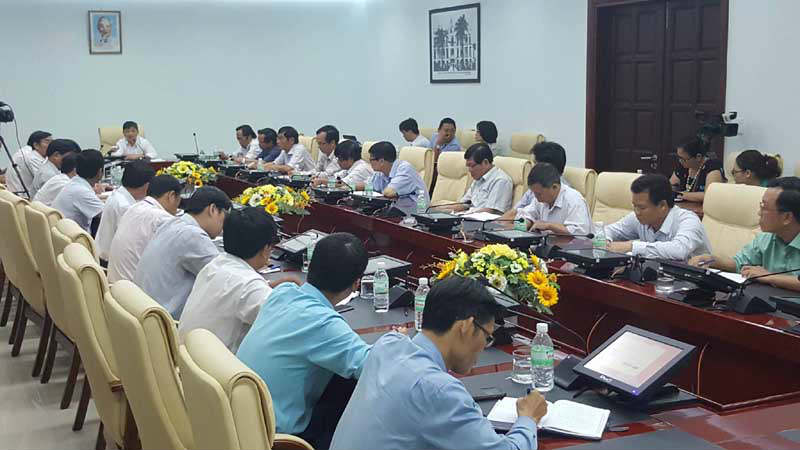 Dù là ngày lễ, buổi họp bàn về việc tiêu thụ cá cho ngư dân của TP Đà Nẵng sáng 1/5 vẫn đông đủ các thành phần tham dự.